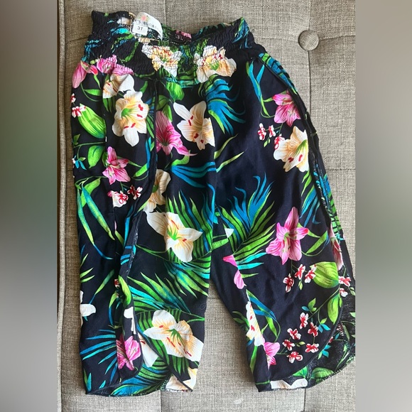 Baileys Blossom 3T Hawaiian harem pants 🌺🖤🌱 - Picture 2 of 3